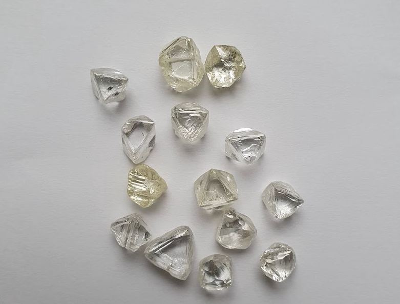 Diamants bruts angolais — octaèdres des Lundas