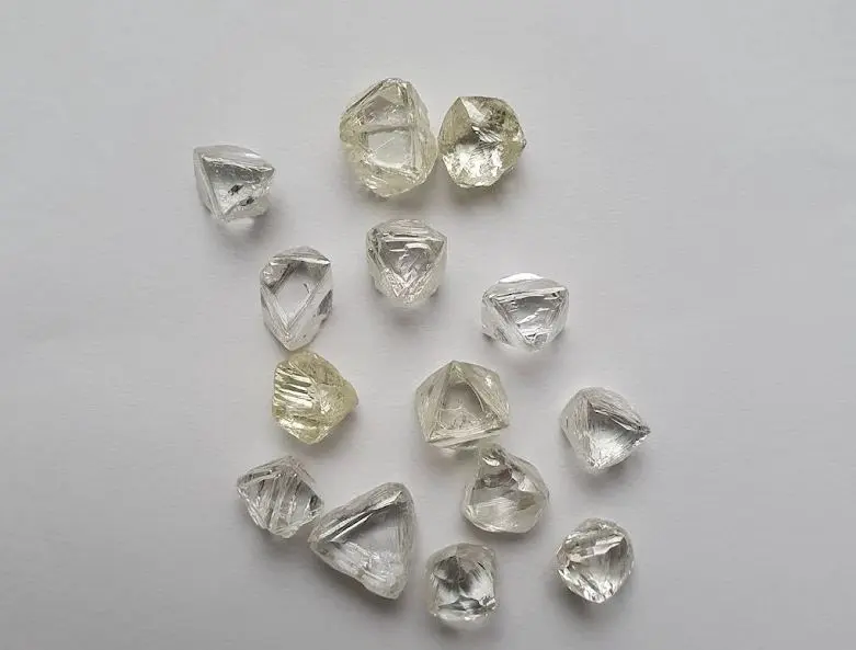 Diamants bruts angolais, octaèdres des Lundas